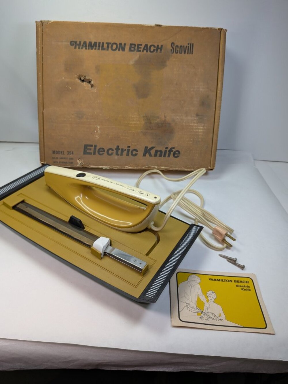 Vintage 1974 Hamilton Beach Harvest Gold Electric Knife Set Model 354 w/ Box